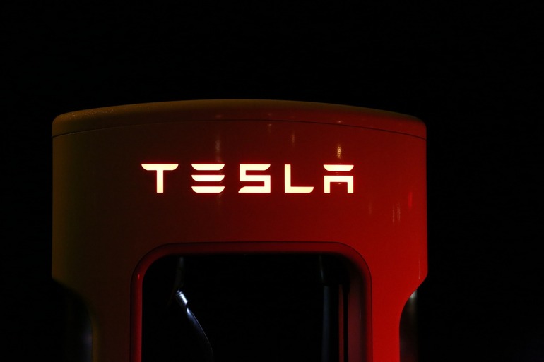 Ist Tesla ein Autounternehmen oder ein Casino?