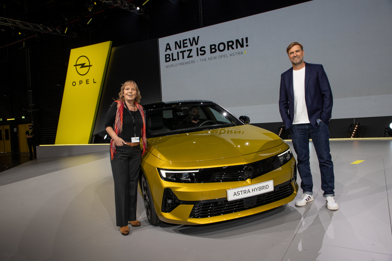 Neuer Blitz am Start: Weltpremiere des Opel Astra