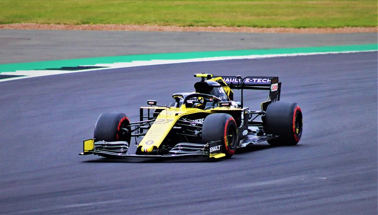 Formel 1 Ausblick 2022: Pirelli testet 18-Zoll-Reifen in Abu Dhabi 