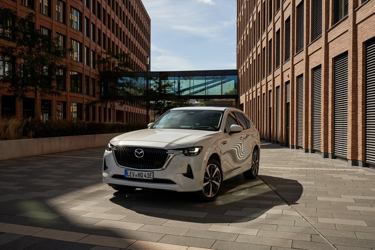 Mazda jubiliert mit deutschen Kunden