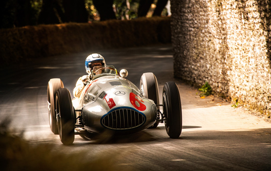 Mercedes-Benz Heritage lässt in Goodwood Silberpfeile glänzen