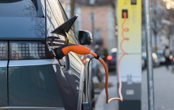 E-Auto-Bonus für Selbstständige: Jetzt besser leasen als kaufen