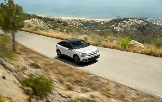 Perlweiße Elektro-Offensive bei Citroen