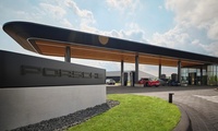 Schöner Laden: Erste Porsche Charging Lounge eröffnet