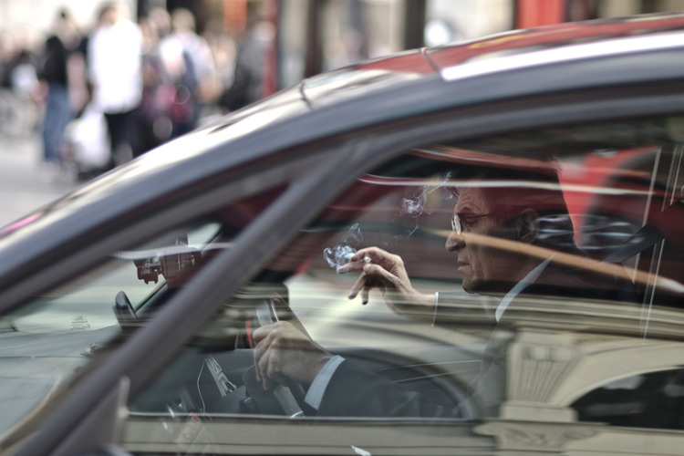 Mehrheit für Rauchverbot im Auto