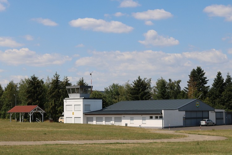 Schützen Sie sich und Ihre Autos mit Stil: Die Vorteile moderner Carports und Sonnenschutz