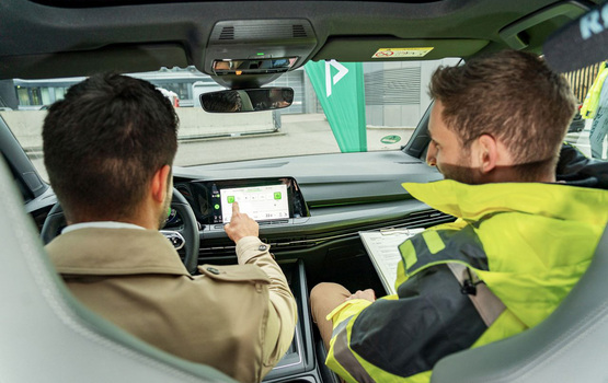 Test: Touchscreen lenkt vom Verkehr ab