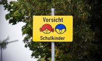Schulweg: Tipps für Eltern und Autofahrer