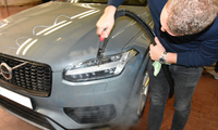 Hertz-Autovermietung reinigt nun mit Dampf