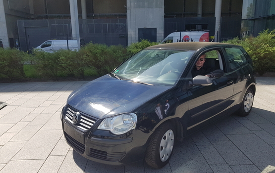 Solarzellen auf der Motorhaube