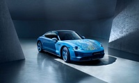 Ein Porsche Taycan Turbo S wird zum Kunstwerk
