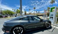 Solar-Technologie im Automobilbereich: Wie Solarfolien die Reichweite von Elektroautos verändern kön