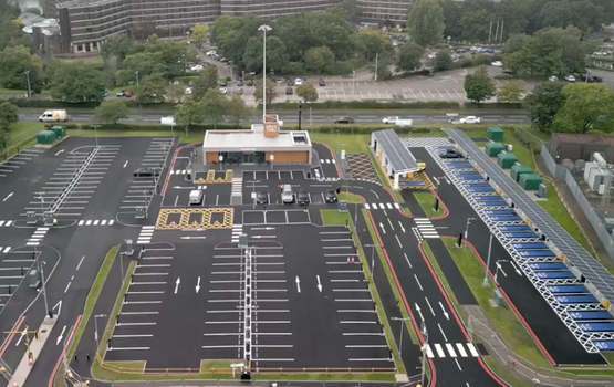 Jaguar testet Mega-Ladestation
