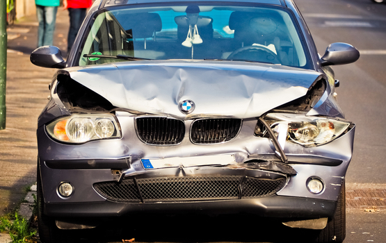 Unfallschaden selbst zahlen und Geld sparen