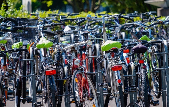 Aktion für sichere Fahrrad-Parkplätze an Bahnhöfen