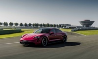 Ein Porsche Taycan für den guten Zweck
