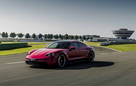 Ein Porsche Taycan für den guten Zweck