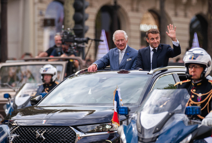 King Charles und Macron im DS 7 Crossback Presidentiel