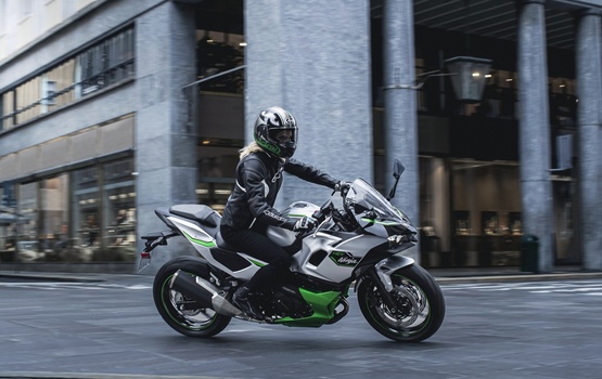 Kawasaki Ninja 7 Hybrid: Bike mit der Kraft zweier Herzen