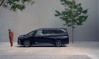 Neue Lexus LM Premium Großraumlimousine