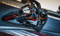 KTM 890 Duke R - kompromissloses Naked Bike