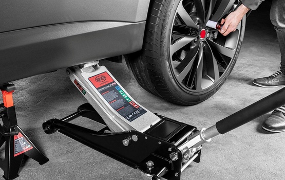 Umfrage Winterreifen: Jeder vierte Autofahrer tauscht Pneus selbst