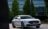 Motorhaube des Genesis G90 stellt Rekord auf