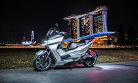 Vollelektrischer Großroller Scorpio Electric X1