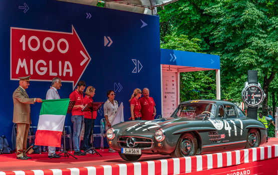 Nostalgie-Rennen de Luxe im Flügeltür-Mercedes 300 SL