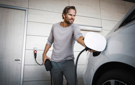Hoher Lade-Komfort mit ''transportabler Wallbox'' von Mercedes