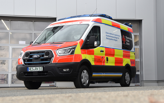 Ford Pro bringt Elektro-Krankentransporter nach Bayern