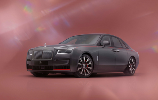 Farb-Akzente im imitierter Rolls-Royce Ghost ''Prism''