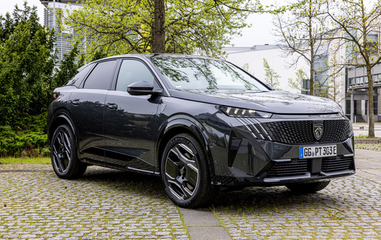 Erste Fahrt im Peugeot E-3008