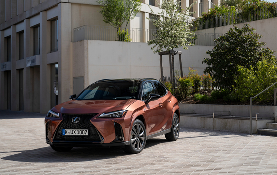 Lexus UX 300h leistungsgesteigert und sicherer