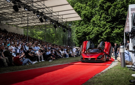 Alfa Romeo 33 Stradale gewinnt Preis beim Concorso d'Eleganza