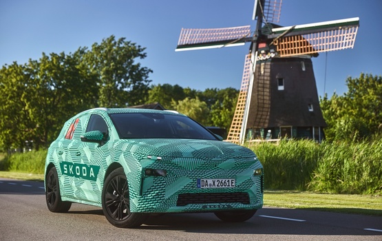 Skoda zeigt den Elroq im Tarnanzug