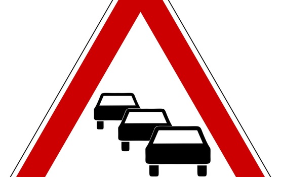 Eine Stauwelle rollt heran