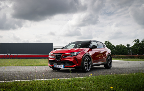 Alfa Romeo elektrifiziert den Junior Veloce