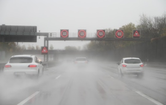 Sicheres Fahren bei Extremwetter im Sommer