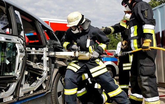 Rettungskarte im Auto hilft Feuerwehr & Co