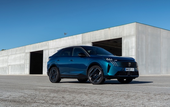 Peugeot 3008 und 5008 jetzt auch mit Stecker und Tank