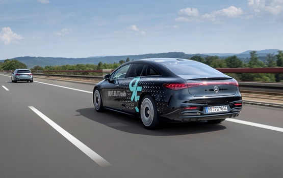 Mercedes-Benz: Automatisiert über die Autobahn auch ohne Stau