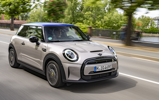 Ab April in Bayern  - Frei Parken für E-Autos 