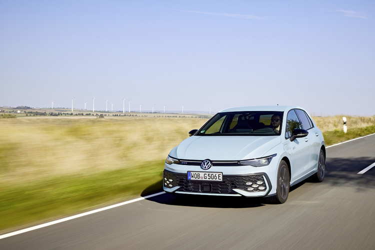 Leasing-Markt   - Golf vor Cupra 