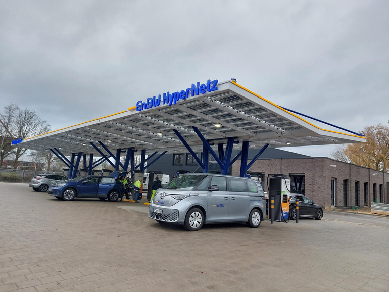 EnBW-Ladepark an der A1  - Pilotprojekt mit Akkuspeicher