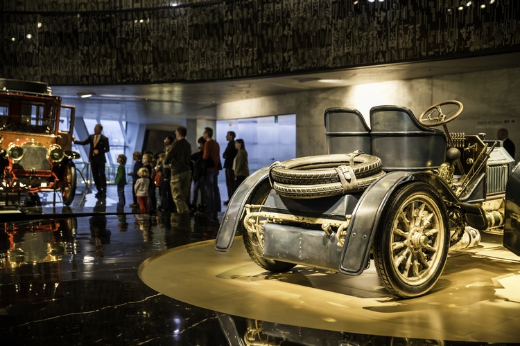 Automuseen in Deutschland  - Skulpturen aus Stahl