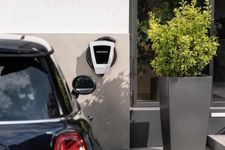Energiekostenvergleich von Pkw - E-Autos halb so teuer wie Benziner