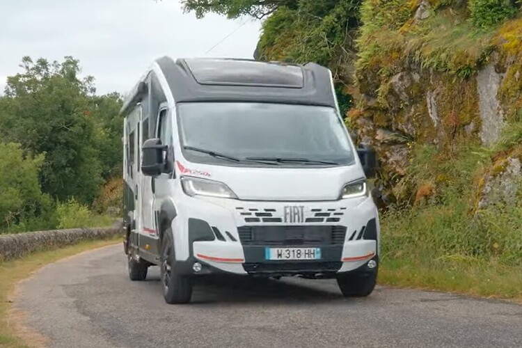 Challenger-Wohnmobil mit Hybrid    - Entweder-oder  