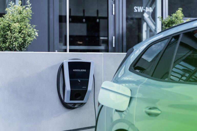 Auto-Kaufpläne  - Deutsche E-Auto-Skepsis gewachsen 