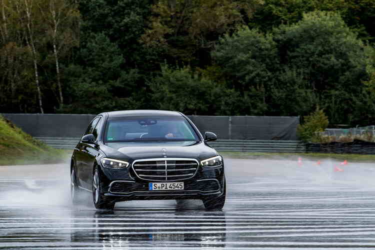 Tipp: Tempolimit bei Nässe   - Feucht reicht nicht  